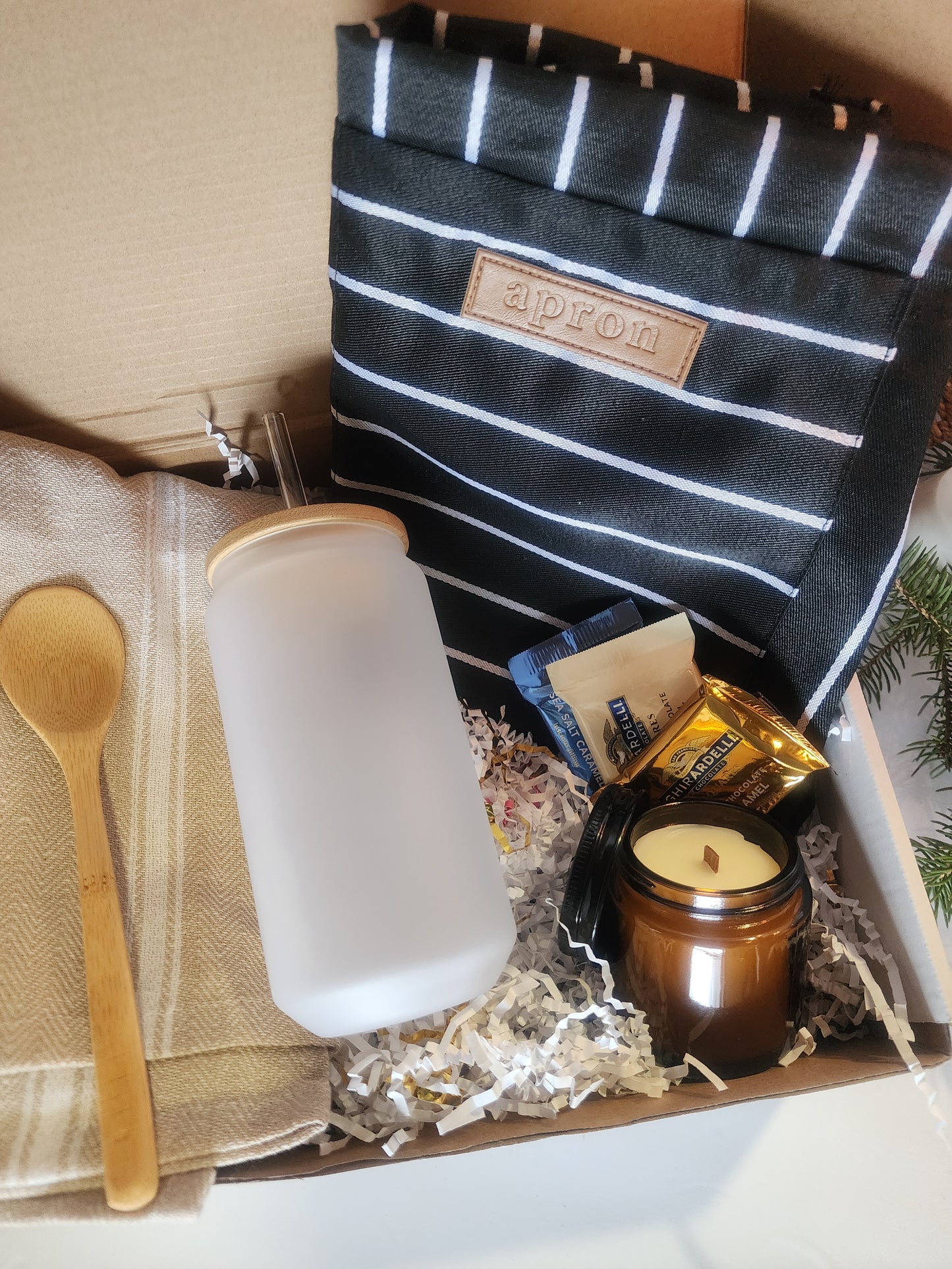 Homemaker Happiness Gift Basket with 18oz Frosted Beer Glass
