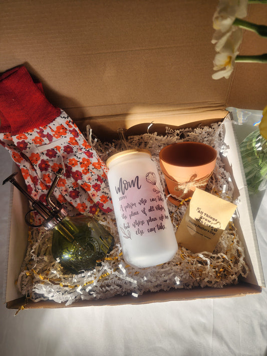 Spread Love Gift Basket with Mom Noun Beer Glass