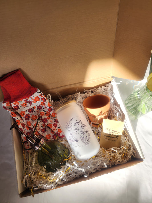 Spread Love Gift Basket with Enjoy the Little Things Beer Glass