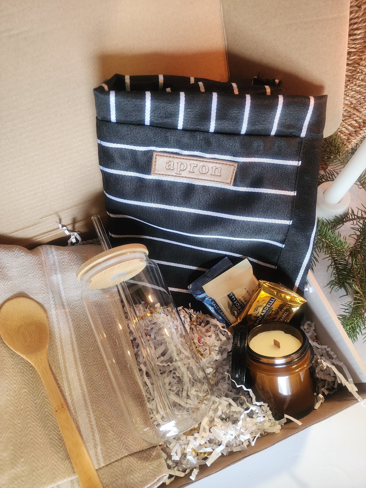 Homemaker Happiness Gift Basket with 18oz Clear Beer Glass